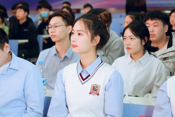 Уģ֤ͬѧӳɳɳ»ѧ׶ѧϰɹ㱨Բ