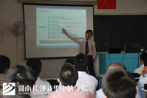 4,软通动力李总监现场宣讲.jpg