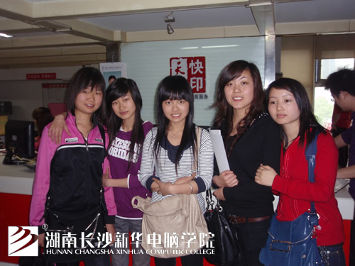 就业于天湖数码设计公司的<a href=http://m.csxinhua.com/xuezifangtan/ target=_blank class=infotextkey>新华学子</a>.jpg