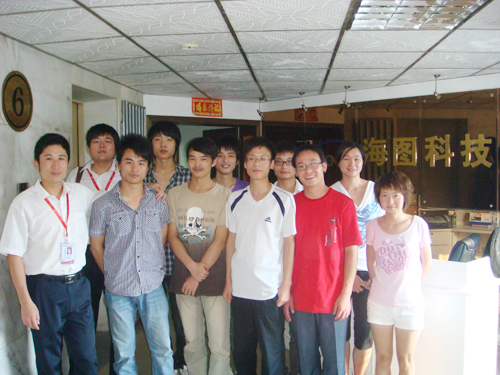 2 就业办老师实地回访在湖南海图科技公司工作的毕业学子.JPG