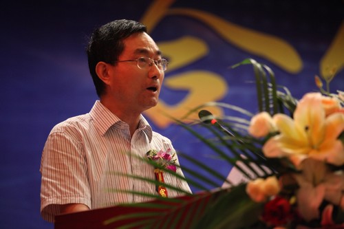 图四:新华教育集团就业部副部长袁种宝致辞.jpg