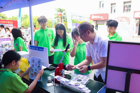 �������ܳɲ� ���ܸ�������ҵ | ���϶����߼�����ѧУ��Ϊ��ɳ�п��ŵ�а조���������ܡ��