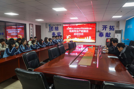 ��ɳ�»�����רҵ�����ں�������ʽԲ����Ļ��У��Я�ֹ�������Ӣ��