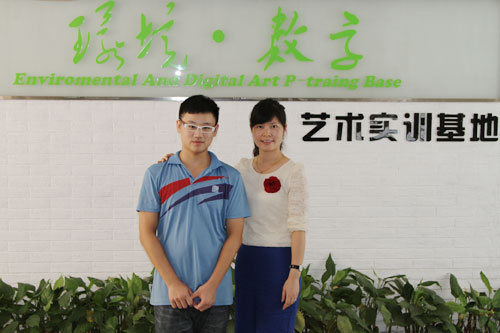 4班主任周老师与我的合影.jpg