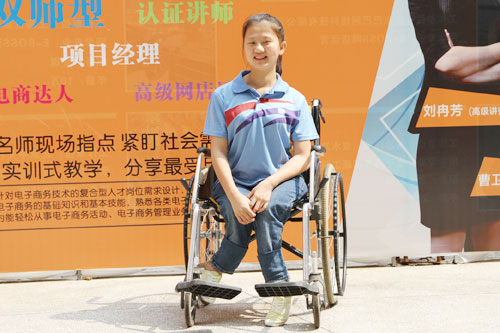 1笑得灿烂的彭金瑶.jpg
