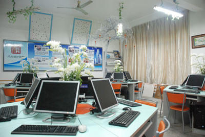 <a href=http://www.csxinhua.com/ target=_blank class=infotextkey>长沙新华电脑</a>学院-环境艺术实训工作室.jpg