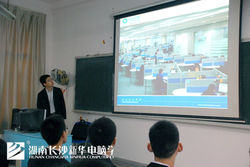 3,移动集团领导现场宣讲.jpg
