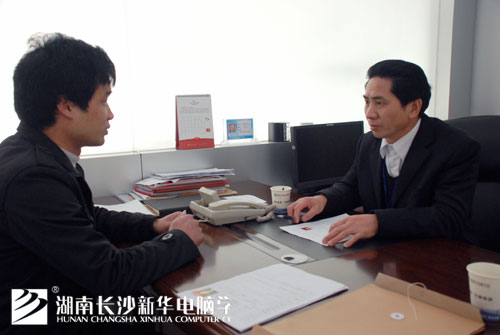 1,鸿扬集团人事部刘总监来校现场纳才.jpg