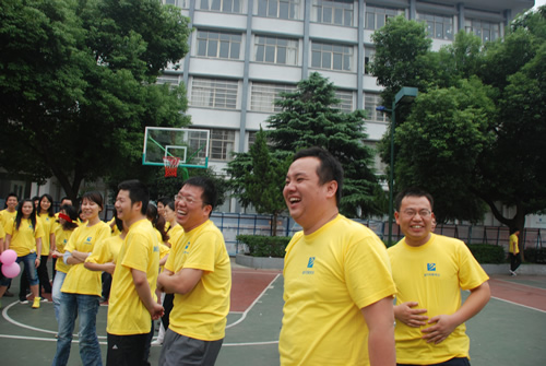 捂着肚子大笑.jpg