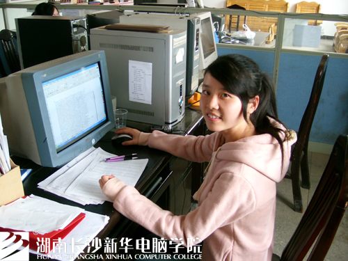 2,上门回访就业于湖南腾峰印刷设计公司的学子陈雯副本.jpg