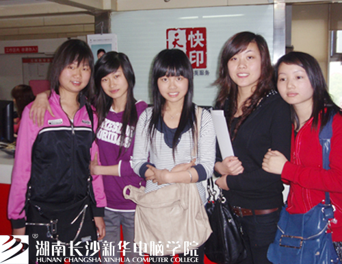 3 实地回访在天河数码设计公司工作的<a href=http://m.csxinhua.com/xuezifangtan/ target=_blank class=infotextkey>新华学子</a>副本.jpg