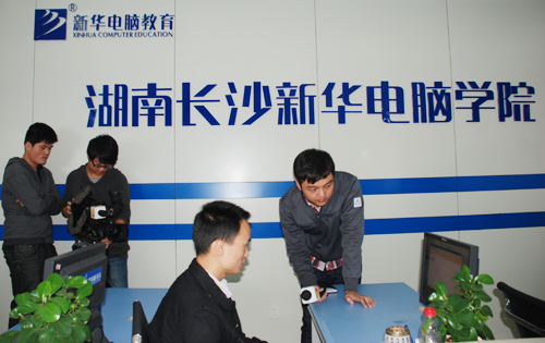 我院粟小苏老师接受湖南卫视专访.JPG
