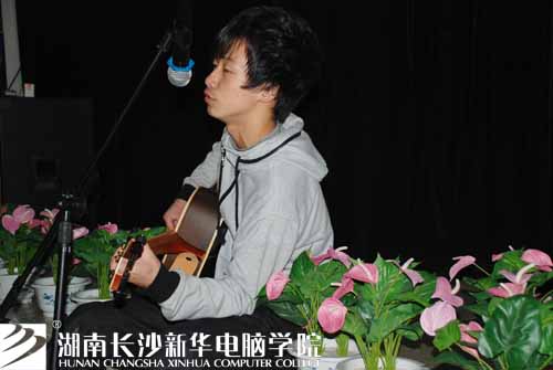 吉它伴奏,深情演唱.jpg