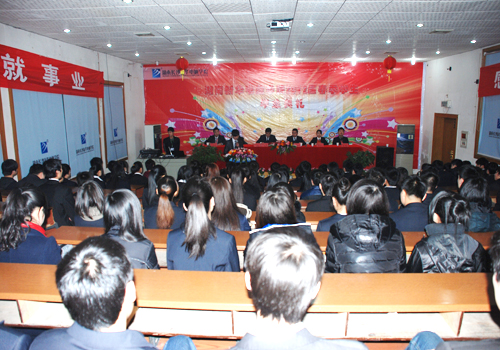 1 湖南<a href=http://www.csxinhua.com/ target=_blank class=infotextkey>长沙新华电脑</a>学院2012届春季学生毕业典礼.jpg