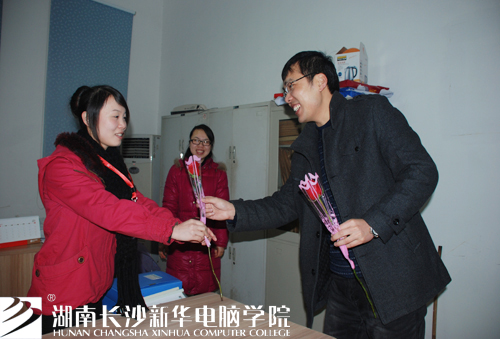 5学院人力资源部,管总依次送上美丽的祝福.jpg