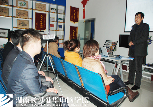 5.湖南<a href=http://www.csxinhua.com/ target=_blank class=infotextkey>长沙新华电脑</a>学院院长助理管如锁真情寄语学子.jpg