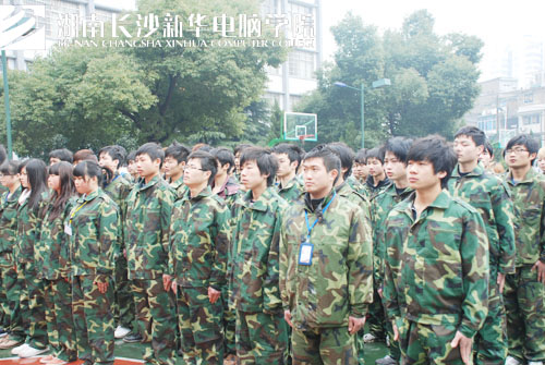 2新生学子们精神抖擞,整装待发迎接新的挑战.jpg