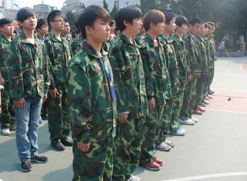 1站好军姿,简单而不容易.jpg