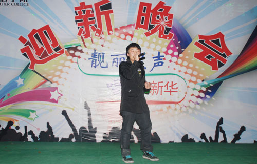 4选手非常投入地演唱歌曲《稻香》.jpg