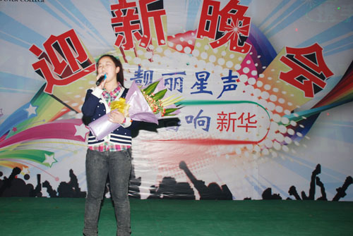 2.选手深情演唱《酒干倘卖无》.jpg