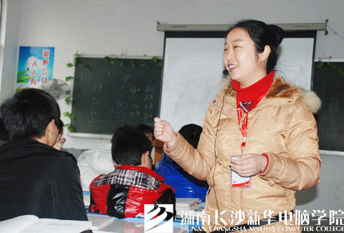 肖畅老师执教职素教育,课堂生动而风趣.jpg