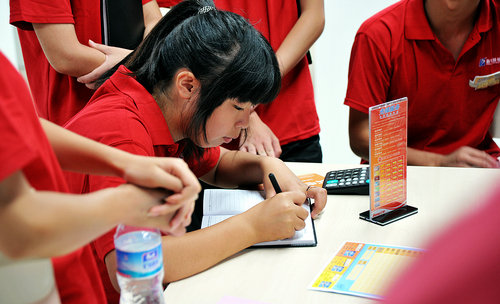 2.红队认真研究策略.jpg