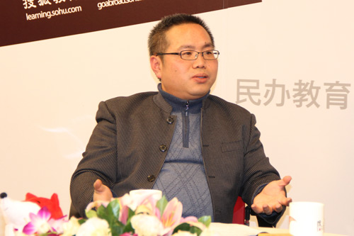 新华教育集团常务副总经理张明在论坛中畅谈职业教育.jpg
