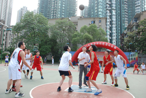 激动人心的师生友谊赛.jpg