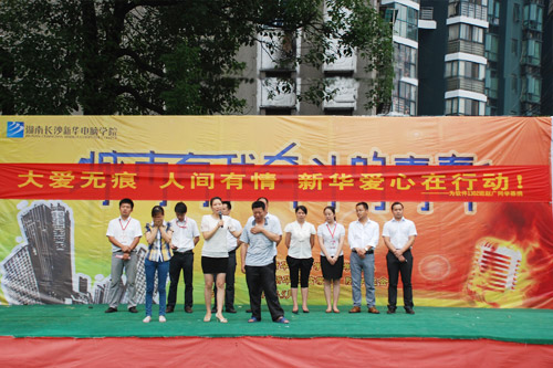 沉重的气氛下情绪失控的家人.jpg