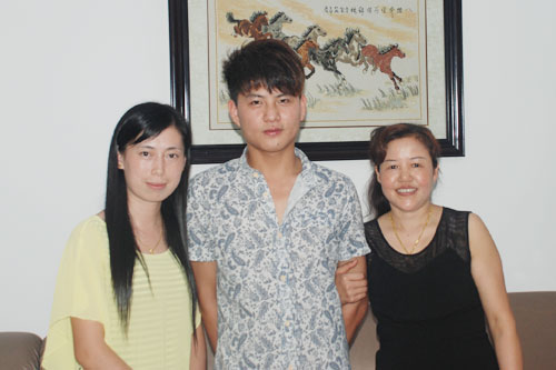 2我与家长学生合影留念.jpg