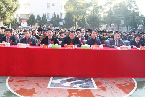 1相关领导出席本次毕业典礼.jpg