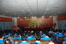 委员会大会现场